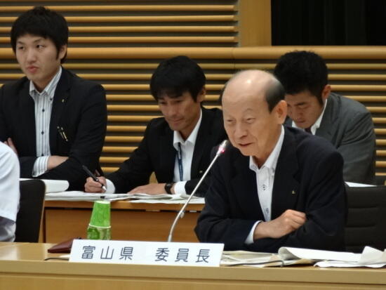 画像：石井地方税財政常任委員会委員長（富山県知事）